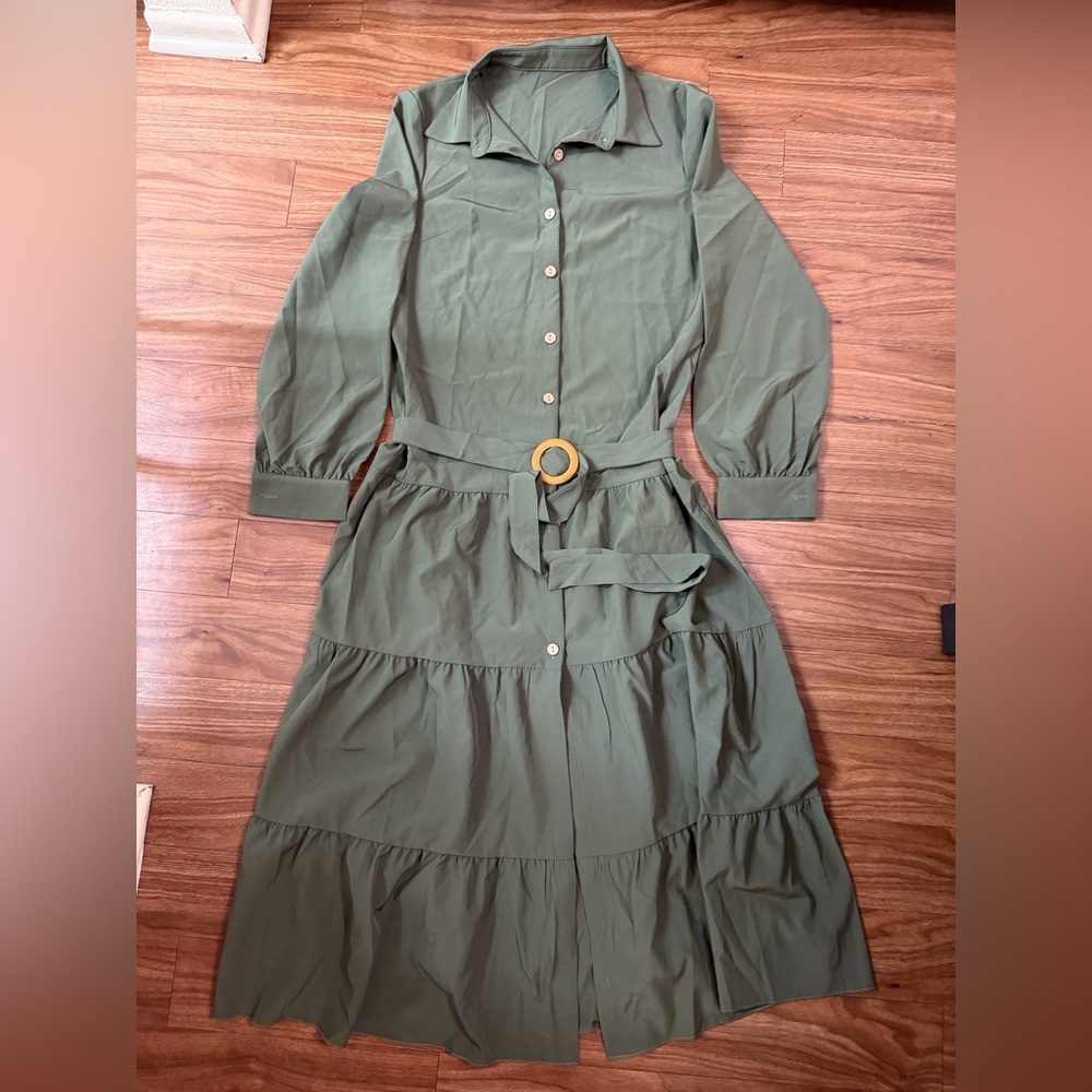 Elegant Green Belted Dress - Picture 3 of 3